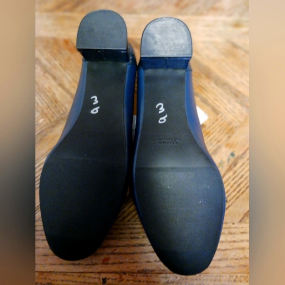London Fog Pumps - Picture 4 of 7